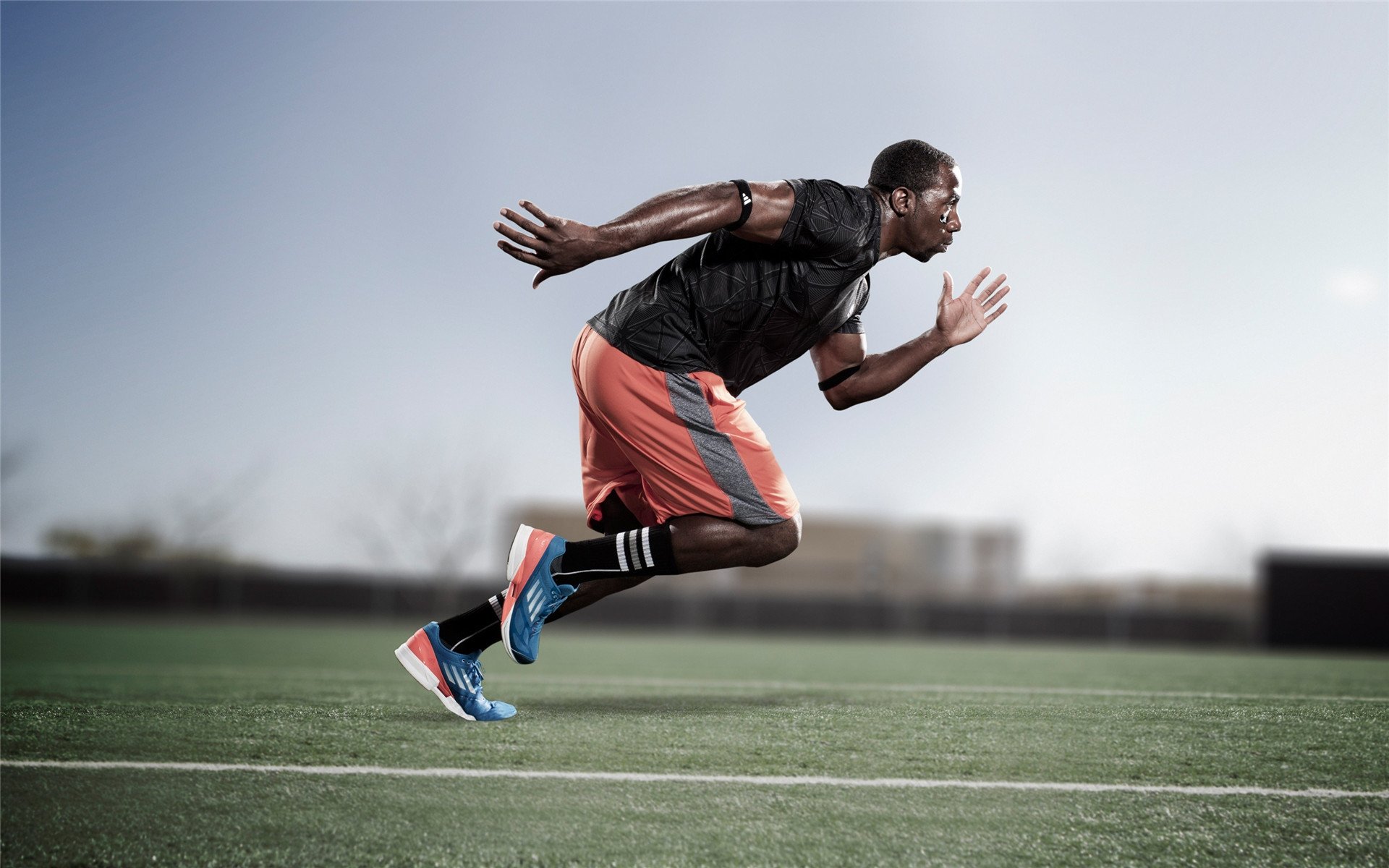 城市联赛拉开战幕基层球队展示出令人惊喜的技战术水平，城市职业联赛